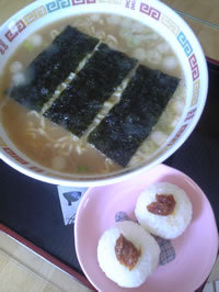 醤油ラーメンとおにぎり