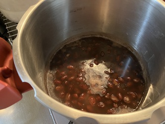 豆を煮る 豆を煮る