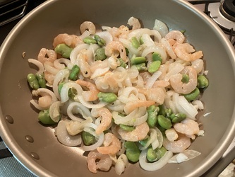 昼過ぎに、洗濯物干す 昼過ぎに、洗濯物干す
