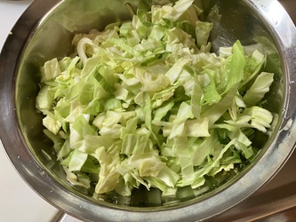 キャベツを大切に食べる キャベツを大切に食べる