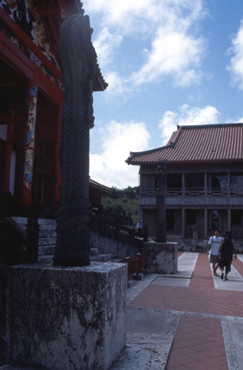 沖縄今昔 その3 ~大龍柱~