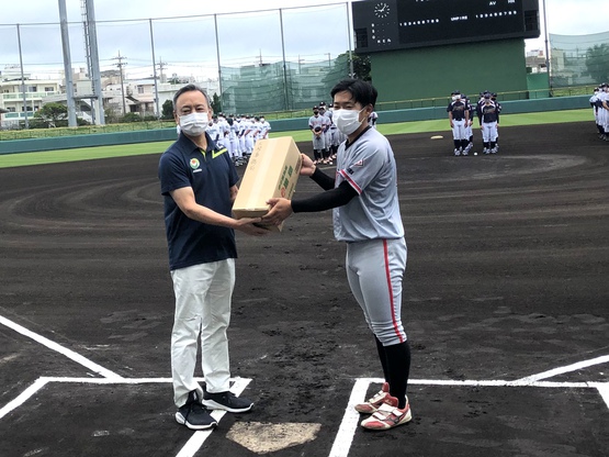 第107回九州地区大学野球選手権南部九州ブロック大会・沖縄地区予選 開会式・記念品贈呈・始球式 第107回九州地区大学野球選手権南部九州ブロック大会・沖縄地区予選 開会式・記念品贈呈・始球式