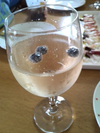 飲んで食べて笑って泣いて 飲んで食べて笑って泣いて