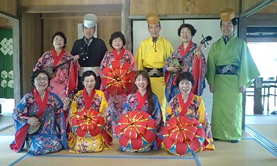 『10人一度に琉装体験(^O^)/』