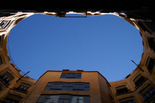 Casa Mila(世界遺産)へ・・・その1。