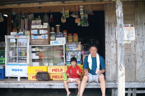 野甫共同売店でひとやすみ。