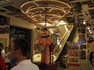 食い倒れ太郎先輩にも会ってきました。