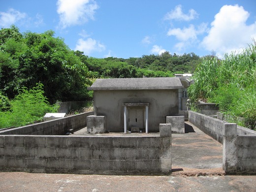伊江島・下門家お墓