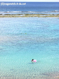 青い海