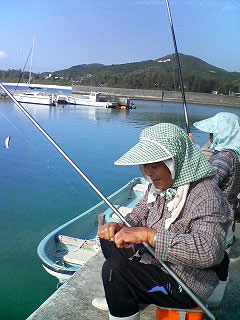 おばぁが釣るよ