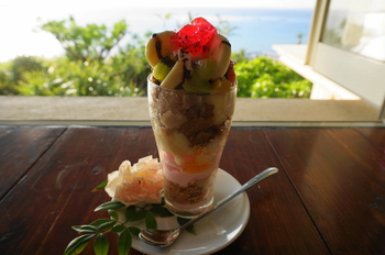 沖縄の夏の風物詩～おなじみアイスクリンのカフェはまるでジブリの世界！