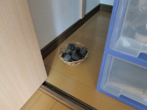 クローゼットはこまめに扉を開けて換気する&炭を置く クローゼットはこまめに扉を開けて換気する&炭を置く