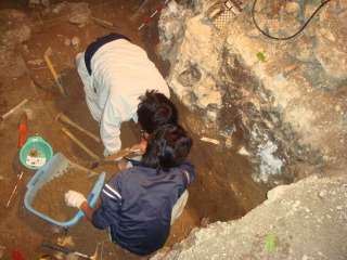 武芸洞発掘調査リポート 2008年11月23日