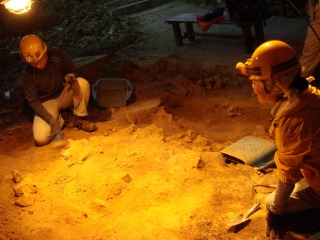 武芸洞発掘調査リポート 2008年11月23日