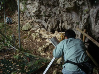 「武芸洞」発掘調査始まる