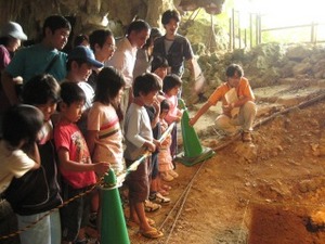 「武芸洞発掘調査見学会」が行なわれました!
