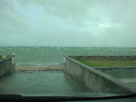 荒れてます・海