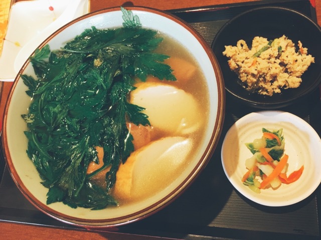 飲み会翌日沖縄そば。フーチバーそばのスープが身体に染み渡ることよ…( ˘ω˘ ) 飲み会翌日沖縄そば。フーチバーそばのスープが身体に染み渡ることよ…( ˘ω˘ )