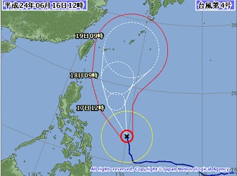 飛行機と台風4号