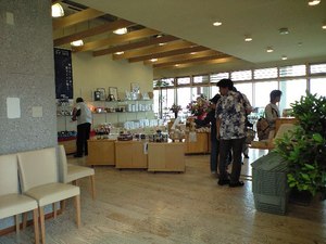 観光製塩ファクトリー　ぬちうなー（命御庭）