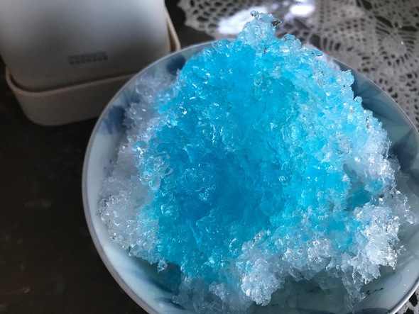 コンパクトかき氷器で美味しくかき氷を頂く コンパクトかき氷器で美味しくかき氷を頂く