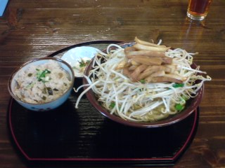 沖縄そば《寿》《豚豚屋》《ぴぱら》《ひかり屋食堂》《島風》