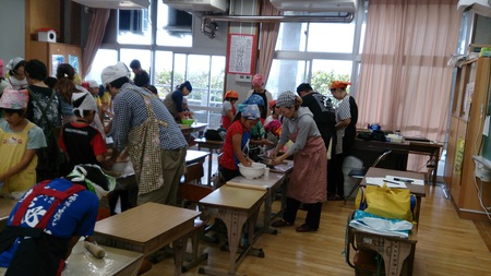 具志頭小学校手打ち沖縄そば教室 具志頭小学校手打ち沖縄そば教室