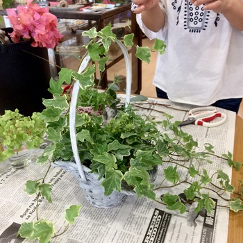 職場にお花を飾りたいE様、レッスンで花モノ制作しました 職場にお花を飾りたいE様、レッスンで花モノ制作しました