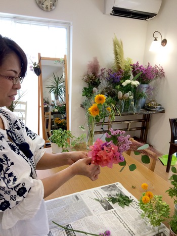 職場にお花を飾りたいE様、レッスンで花モノ制作しました 職場にお花を飾りたいE様、レッスンで花モノ制作しました