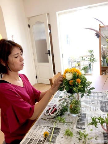 ガラス花瓶の中と外、二面性を楽しむ花時間 ガラス花瓶の中と外、二面性を楽しむ花時間