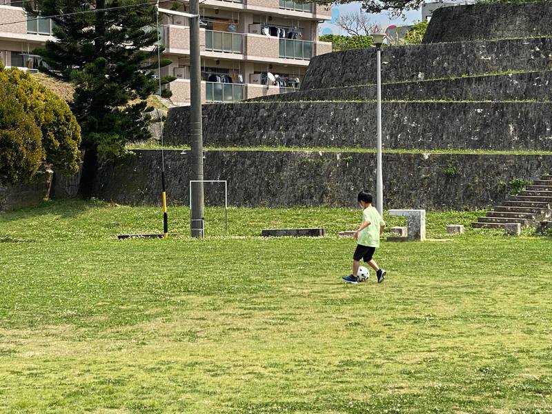 サッカーボールをドンキで買って、緑ヶ丘公園にやってきた☆ サッカーボールをドンキで買って、緑ヶ丘公園にやってきた☆