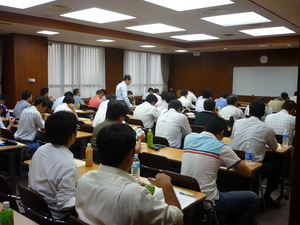 研修会で猛勉強?