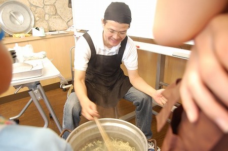 親子手打ち沖縄そば教室(てぃーだスクエア)