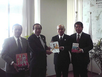 「第一尚氏物語」を沖縄県の中学・高校に贈呈