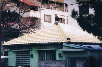 漆喰瓦屋根のある風景
