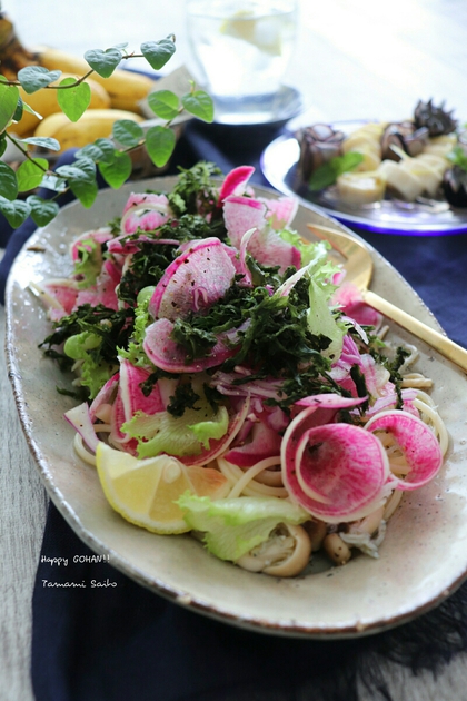 紅大根のじゃこ海苔パスタと島バナナ 紅大根のじゃこ海苔パスタと島バナナ