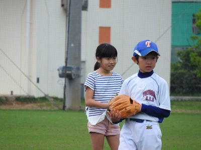 ６年生送る会第2部　親子野球（低学年・H28.3.21）