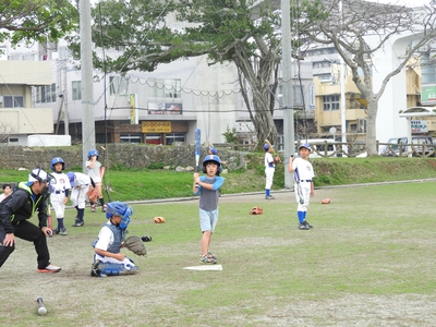 ６年生送る会第2部　親子野球（低学年・H28.3.21）