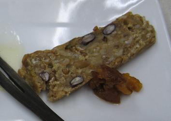 麦や豆のケーキ