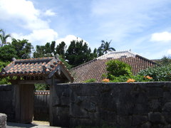 青空と赤瓦in石垣島