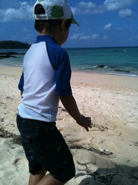 甥っ子と海遊び