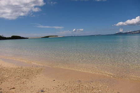 ビーチをきれいに　沖縄