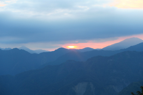 4日目阿里山→嘉儀→高雄 4日目阿里山→嘉儀→高雄