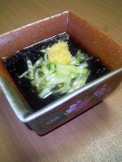 沖縄のスーパー海藻・モズク料理
