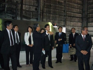 岸田沖縄担当大臣来社