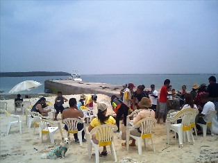 ビーチではやっぱBBQ!!