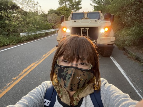 米軍車両を40分止めました。選挙で沖縄の命を守れないことに気付いて。（2021年10月30日、北部訓練場）