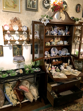 Antique & Vintage Shop Primrose