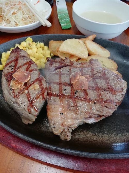美容室ａｐｏｌｏ 北中城のしにやすステーキで400ｇをぺろりだぜ 美容室 Apolo アポロ ｔｅｌ098 917 00 宜野湾市 新城 カット カラー パーマ ストレート まつ毛エクステ 朝早くからできる 電話予約もokな 美容室