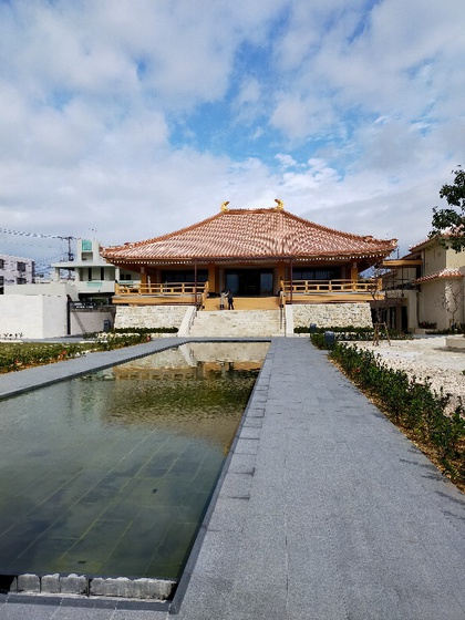 ★桜を見に那覇市民体育館の裏にある公園へ